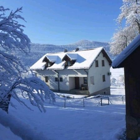 Holiday House Marija Villa Otocsán Kültér fotó