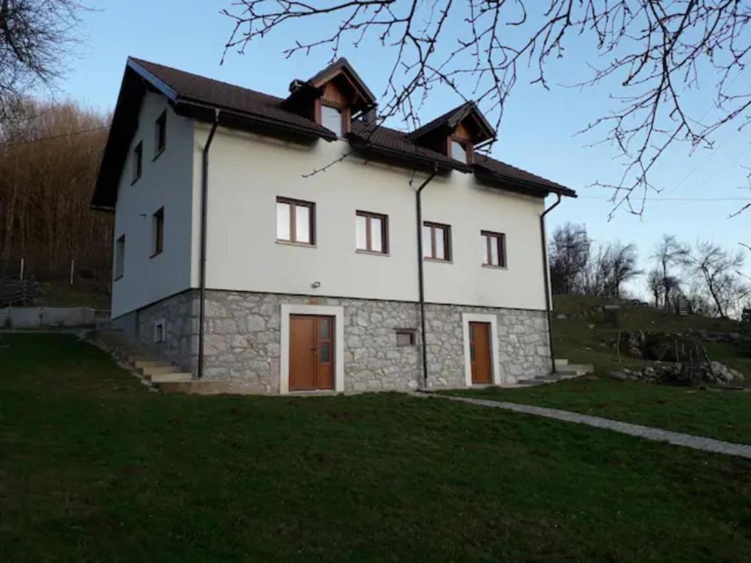 Holiday House Marija Villa Otocsán Kültér fotó