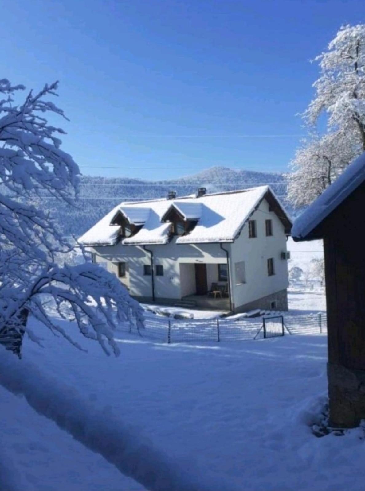 Holiday House Marija Villa Otocsán Kültér fotó