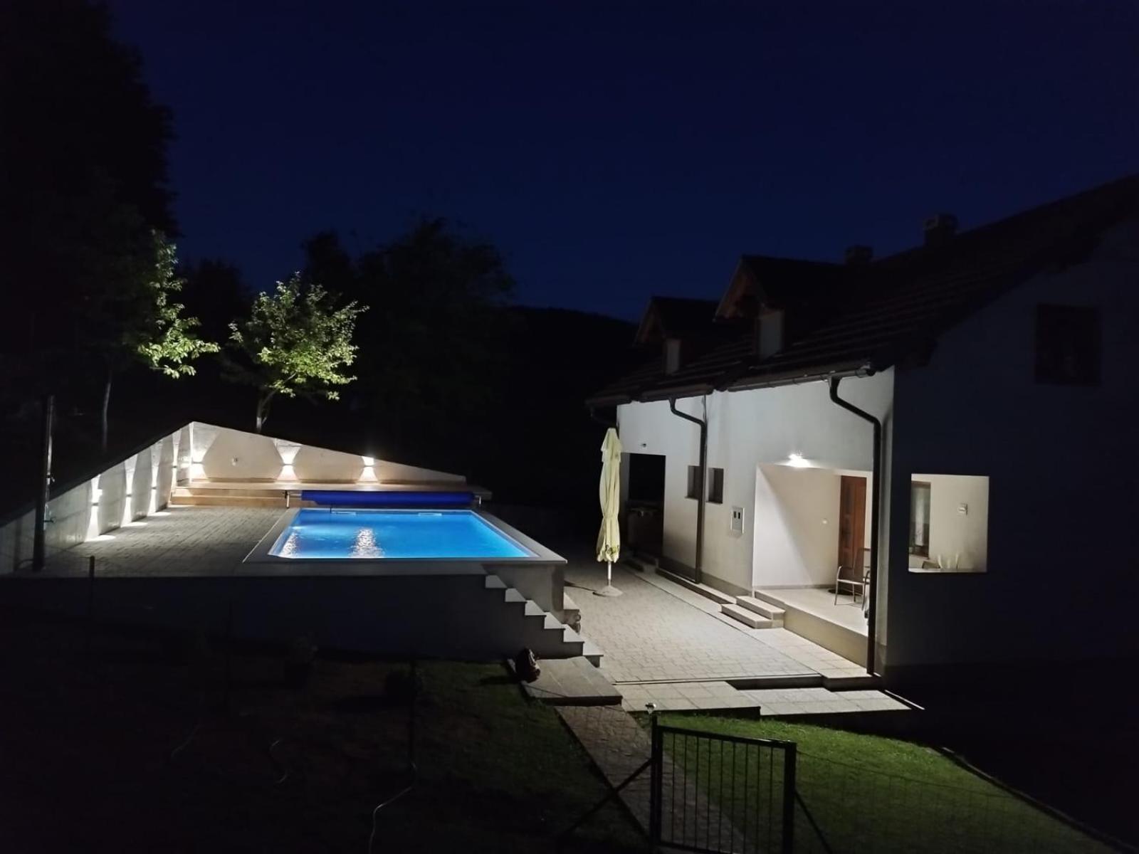 Holiday House Marija Villa Otocsán Kültér fotó