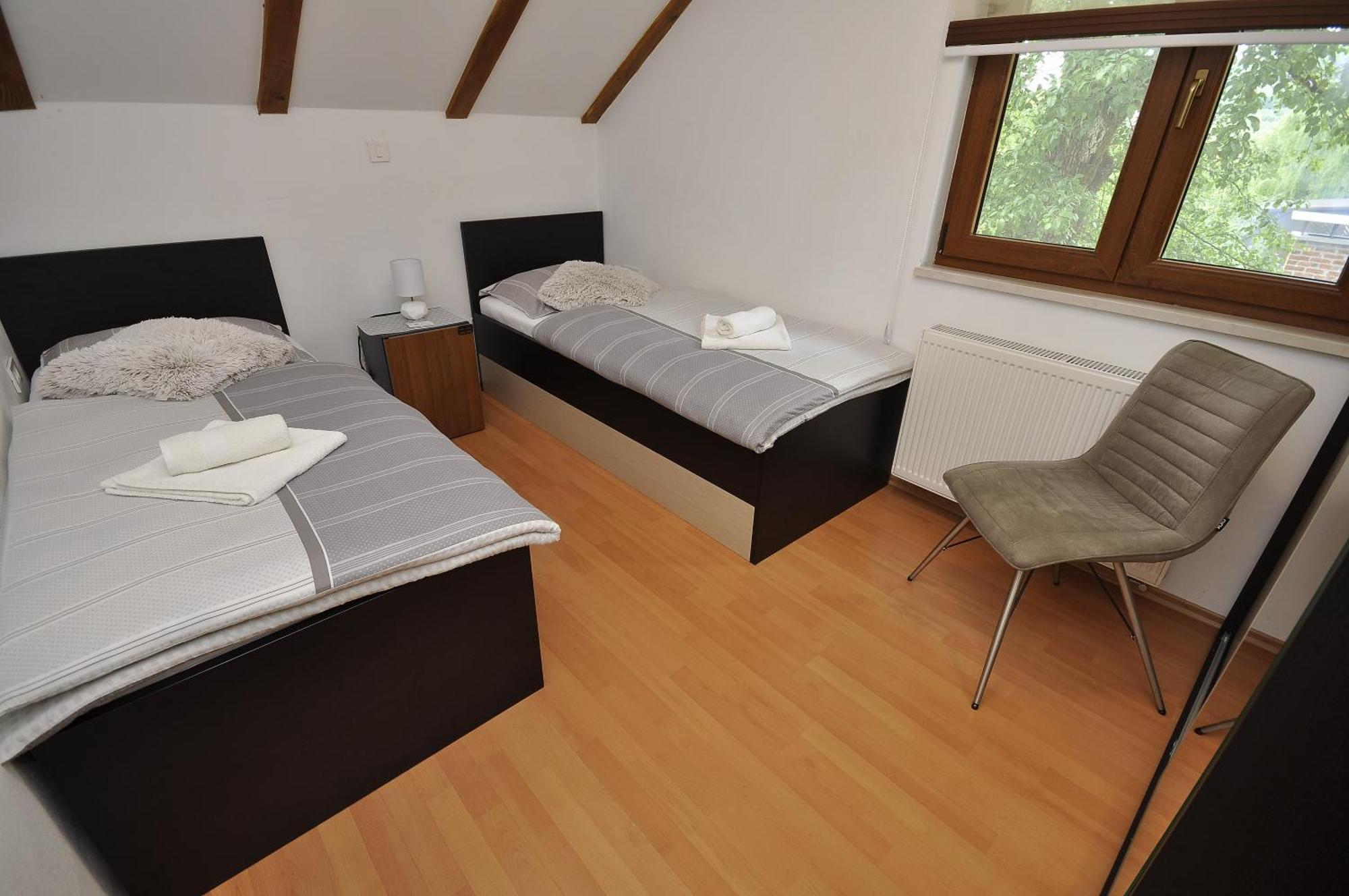 Holiday House Marija Villa Otocsán Kültér fotó