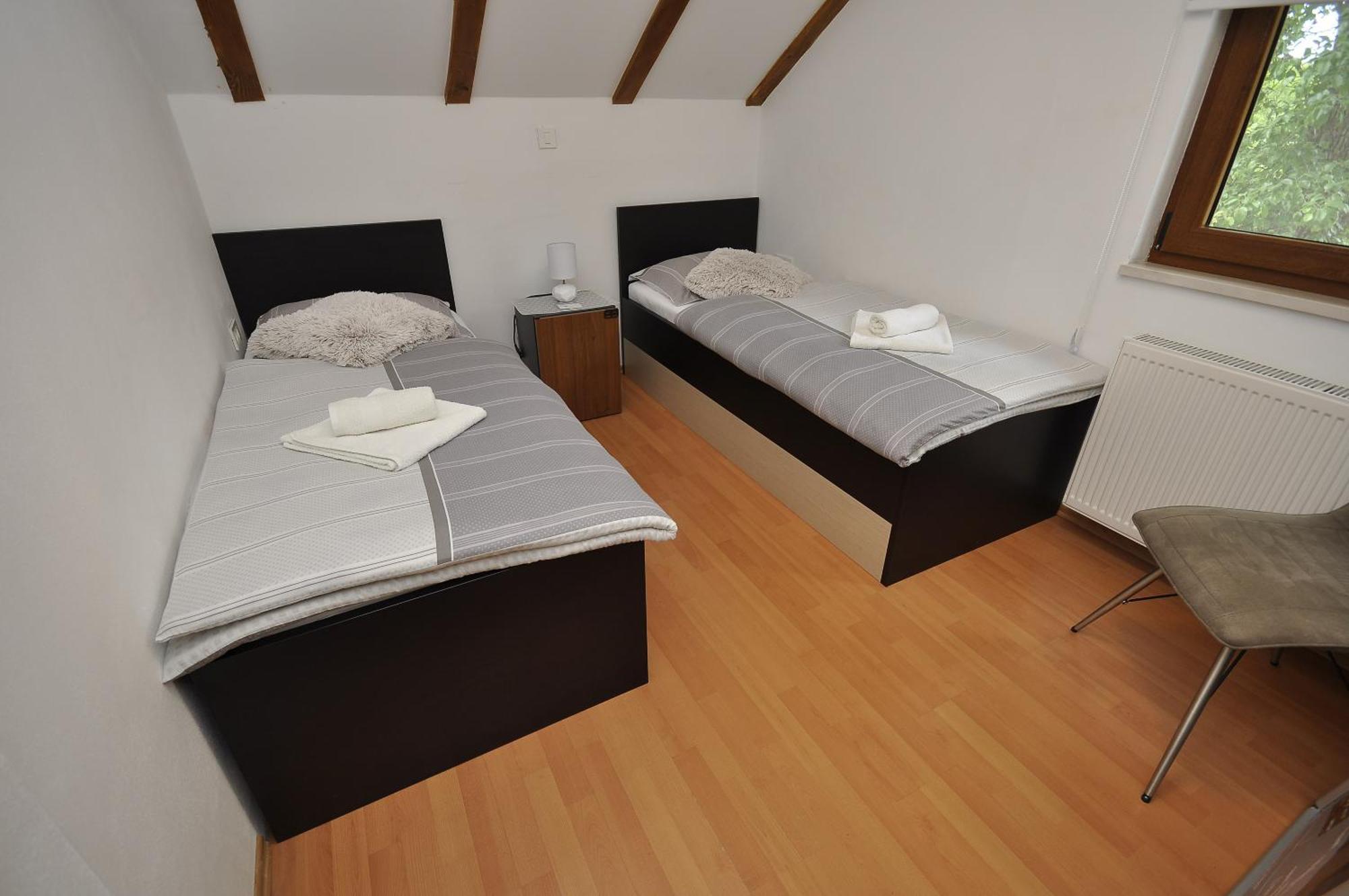Holiday House Marija Villa Otocsán Kültér fotó