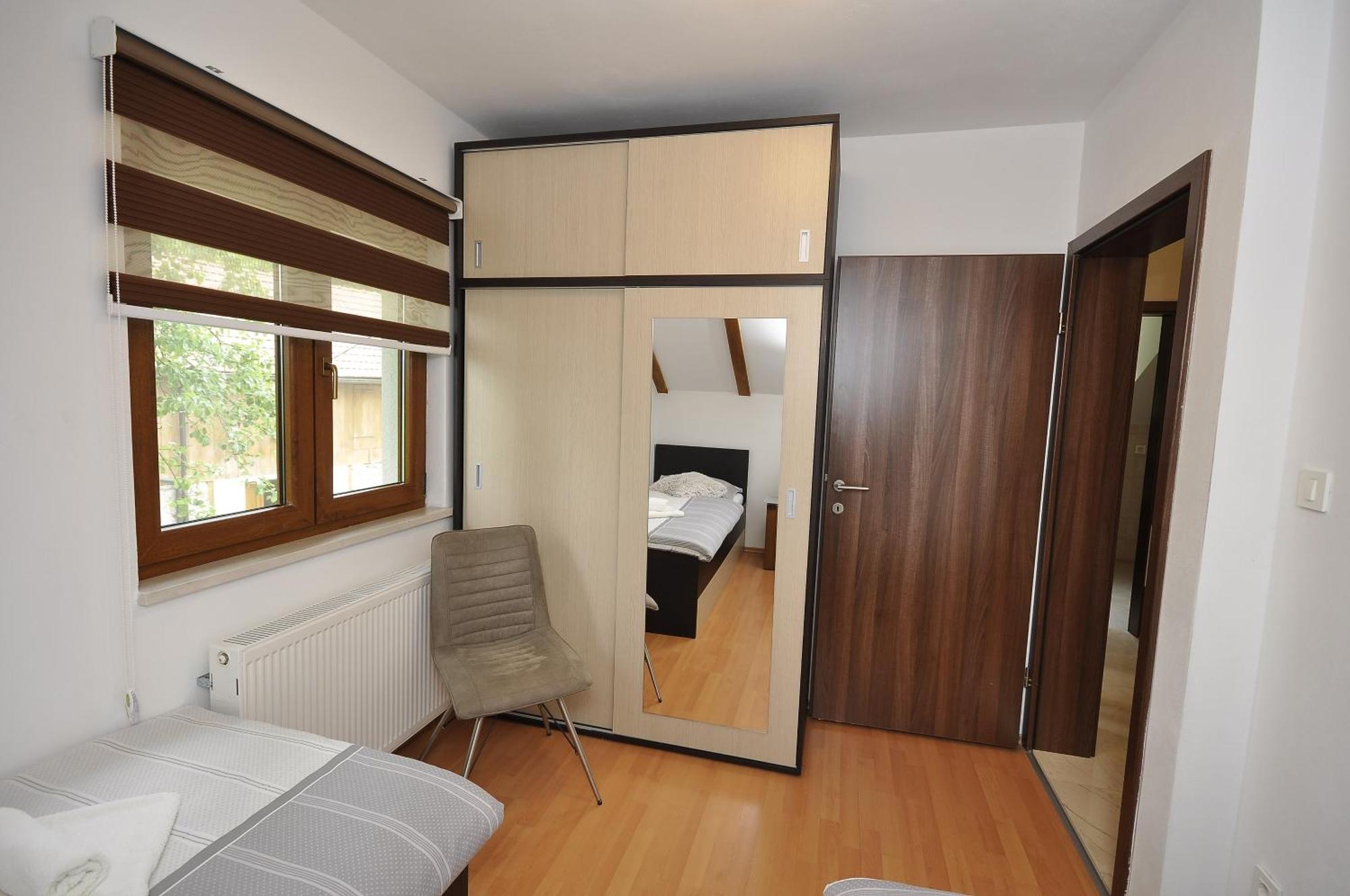 Holiday House Marija Villa Otocsán Kültér fotó