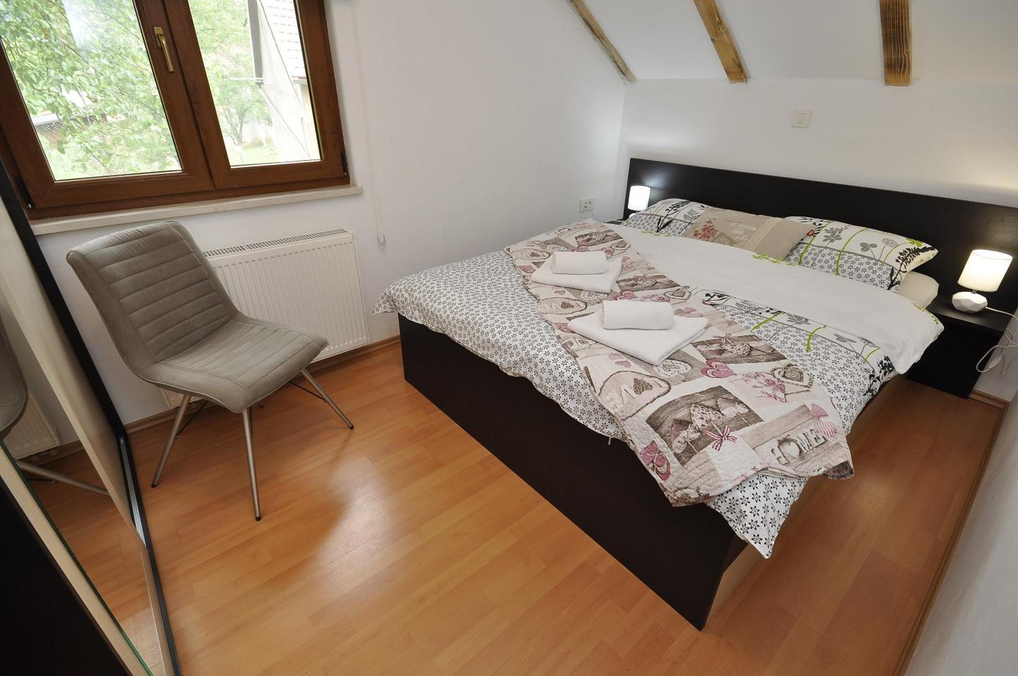 Holiday House Marija Villa Otocsán Kültér fotó