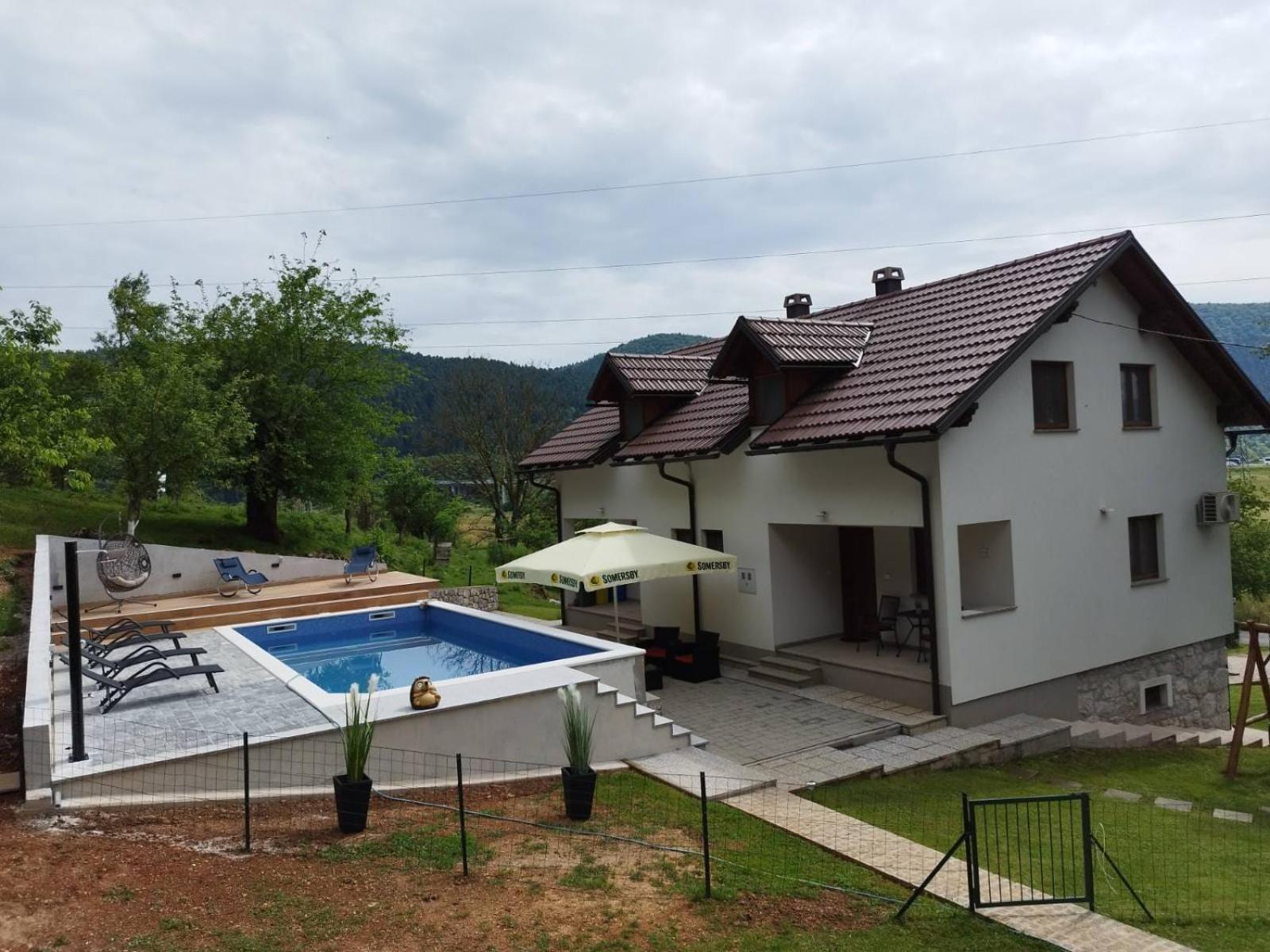 Holiday House Marija Villa Otocsán Kültér fotó