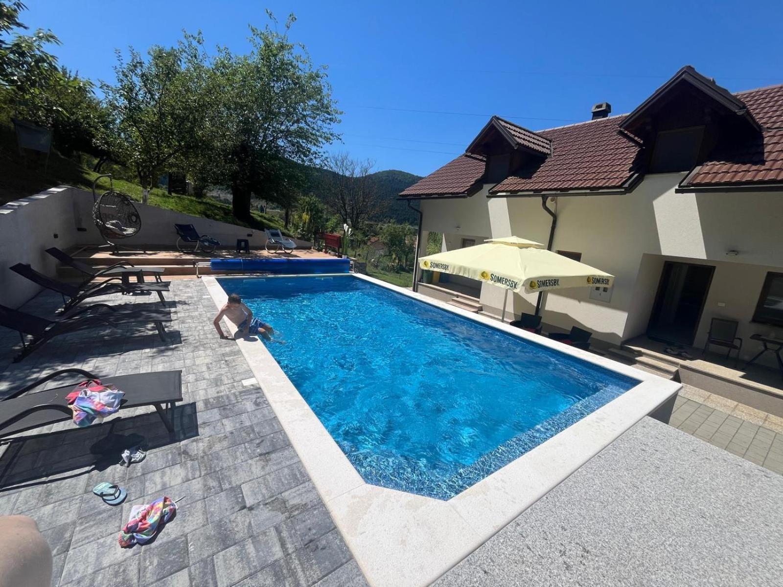 Holiday House Marija Villa Otocsán Kültér fotó