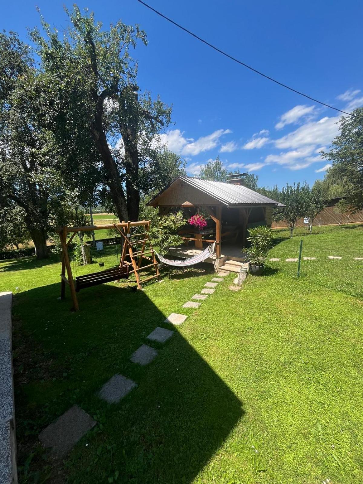 Holiday House Marija Villa Otocsán Kültér fotó