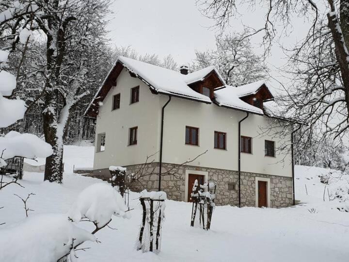 Holiday House Marija Villa Otocsán Kültér fotó